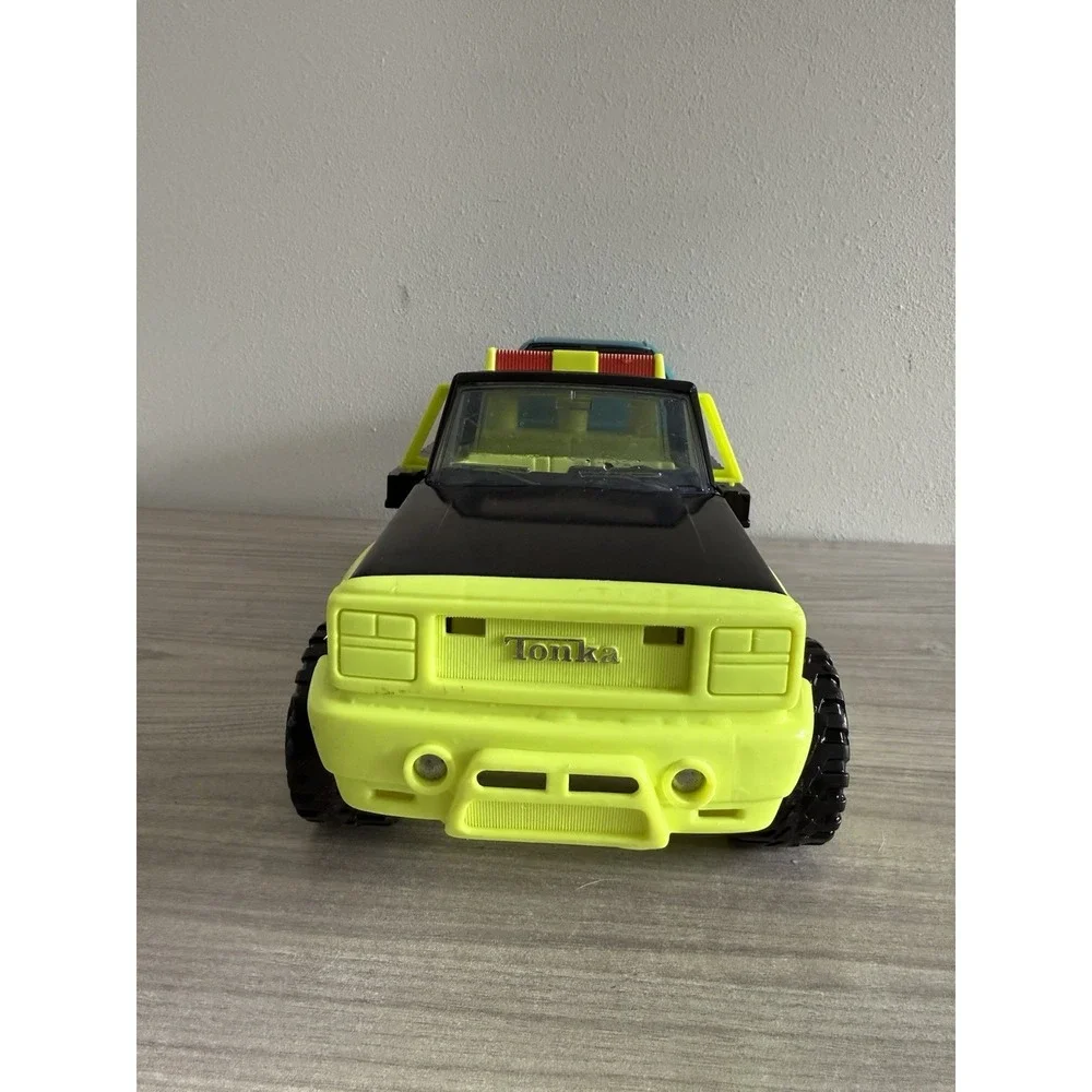 Vintage 1993 Tonka Power Lift Tow Truck with Green Tonka Car Working Big 19.5